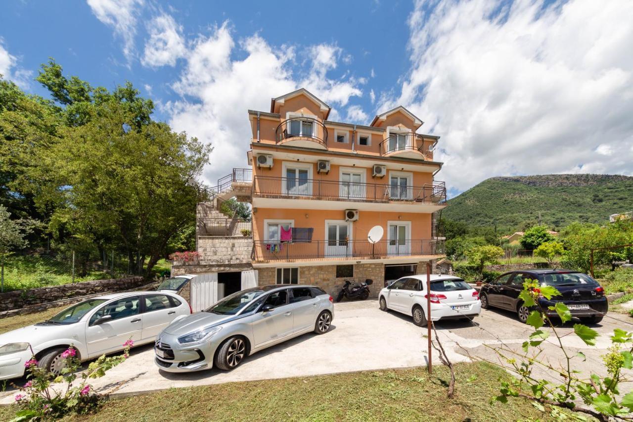Apartments Pelle Тиват Екстериор снимка
