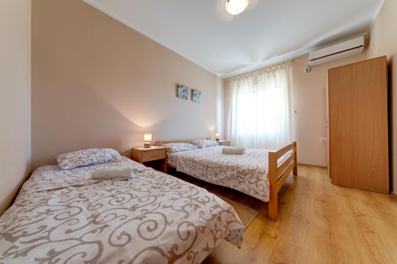 Apartments Pelle Тиват Екстериор снимка