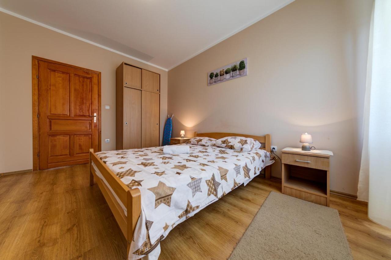 Apartments Pelle Тиват Екстериор снимка