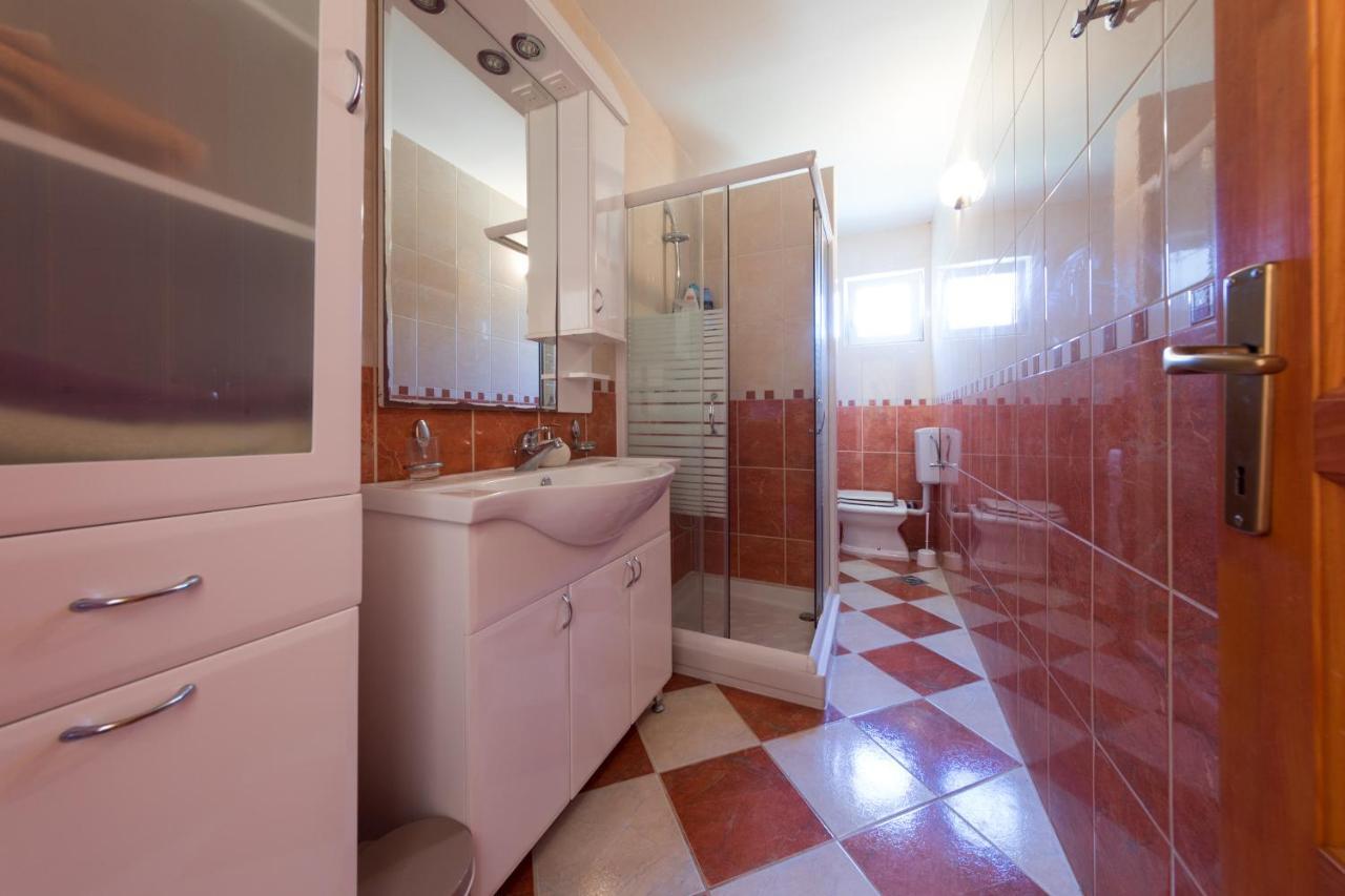 Apartments Pelle Тиват Екстериор снимка