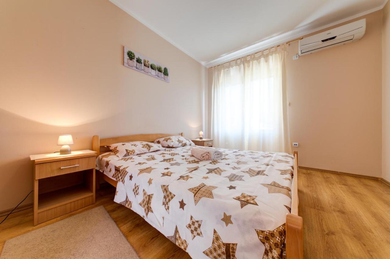 Apartments Pelle Тиват Екстериор снимка
